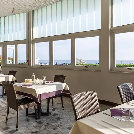 Hotel Villaggio Torre Marina 3*